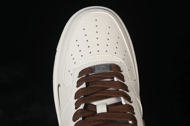 All categories Nk Air Force 1 Air Force series Nk Air Force 1 Low Air Force low-top Nike Air Force 1'07 Low Milk coffee white brown three small hooks Air Force 1 low-top casual sneakers NH0601-584